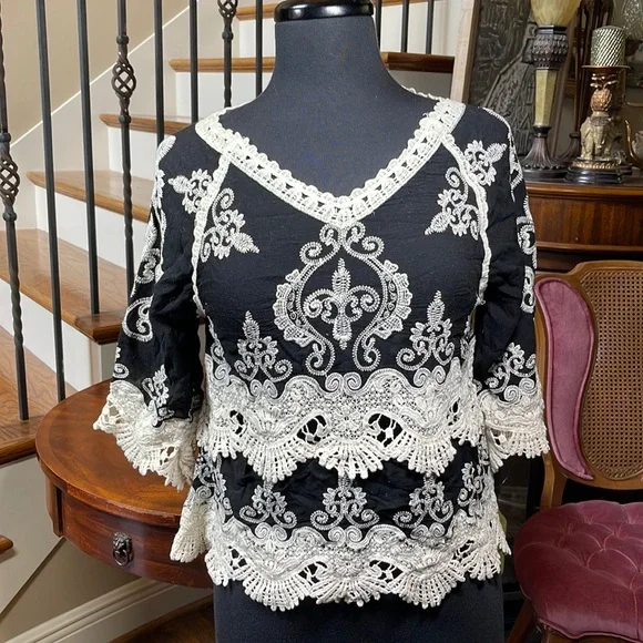 JANICE Lace Black/ White Ladies Top. One size see measurements - Picture 2 of 15